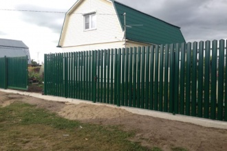 Забор из евроштакетника на ленточном фундаменте 70 метров фото в Лукоянове
